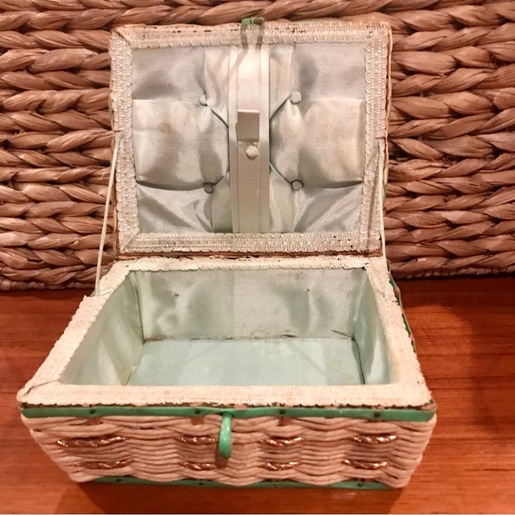 Vintage-1960s Wicker Sewing Basket, wood bottom, satiny fabric inside, Japan - Picture 2 of 5